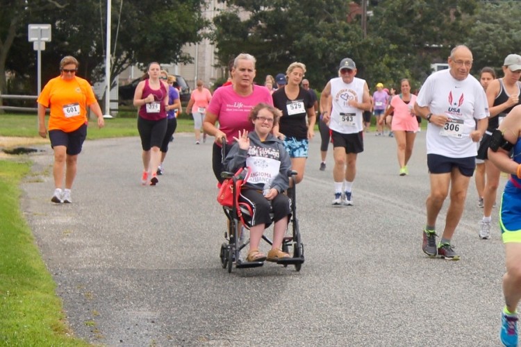 Eileen and Johanna at the start of the 5K race in Jamesport on August 23. (Photo credit: Denise Civiletti/RiverheadLOCAL.com)