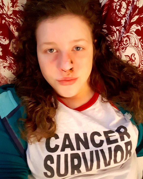 woman with skin cancer 'cancer sucks' shirt