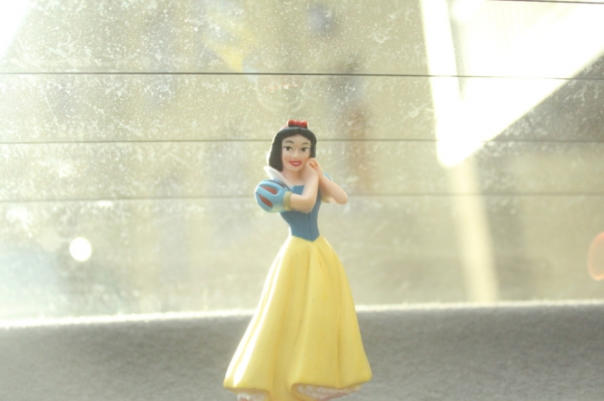 snow white figurine