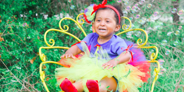 She Wanted Her Daughter to Have a Great Birthday. 2 Strangers Made It Amazing. young girl in snow white costume