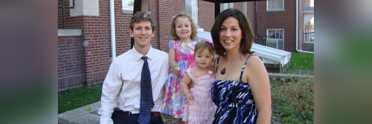 Daughter Defends Mom's Chronic Illness to Restaurant Manager parents standing outside with two little girls