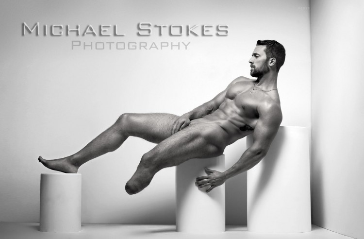 naked man laying back, showing leg amptuation