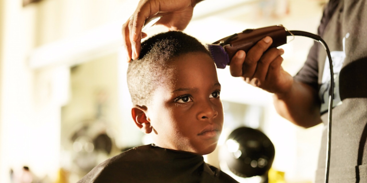 Black barber. Африканские барбер стрижки. Отто Блэк Барбера. Afro American Barber Salon.