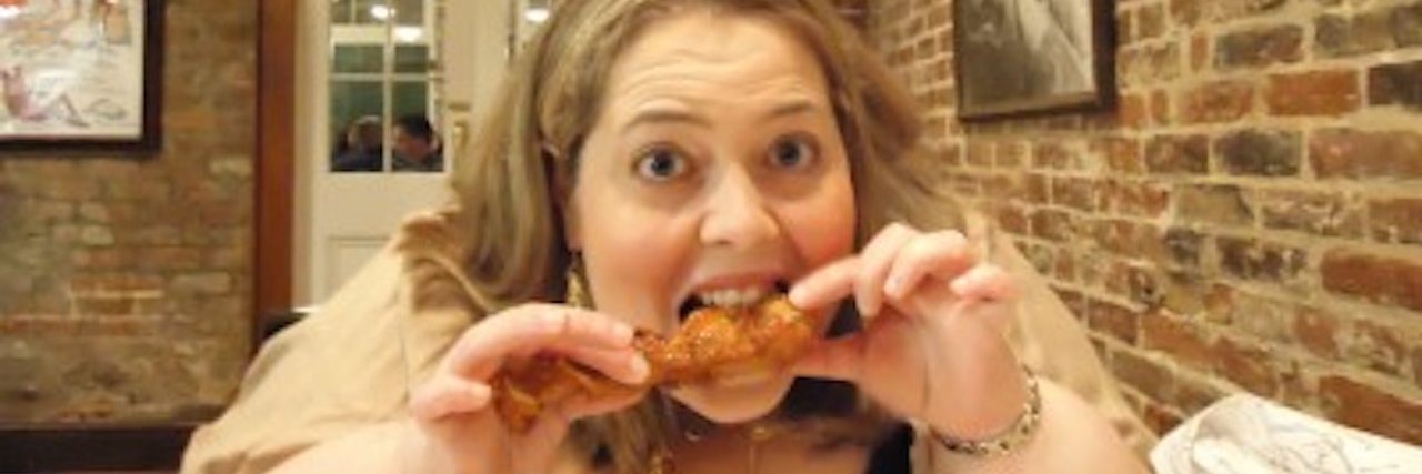 Stranger At Restaurant Begs Woman With Lipedema to Stop Eating woman eating a chicken wing