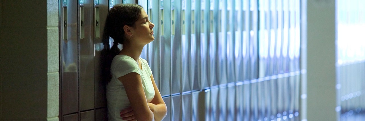 What I Wish I Could Tell Myself After I Lost Sight in One Eye Teenage girl standing by lockers