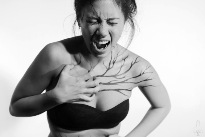Woman screaming, black lines are in her chest.