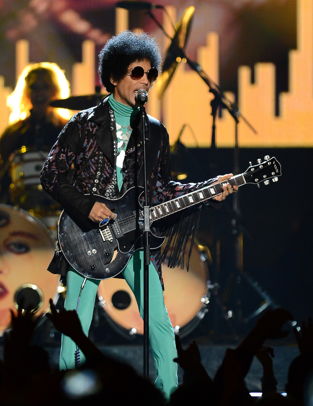 prince performing