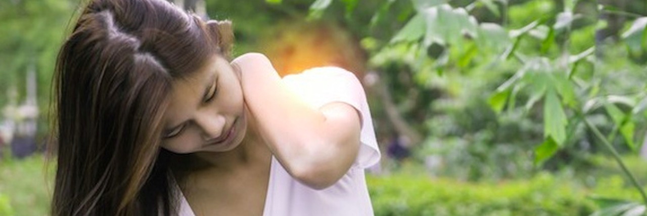 Things People Should Know About Fibromyalgia Woman Rubbing Neck