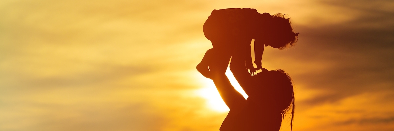 How to Help a Single Mom With Postpartum Depression happy mother and little daughter play at sunset sky