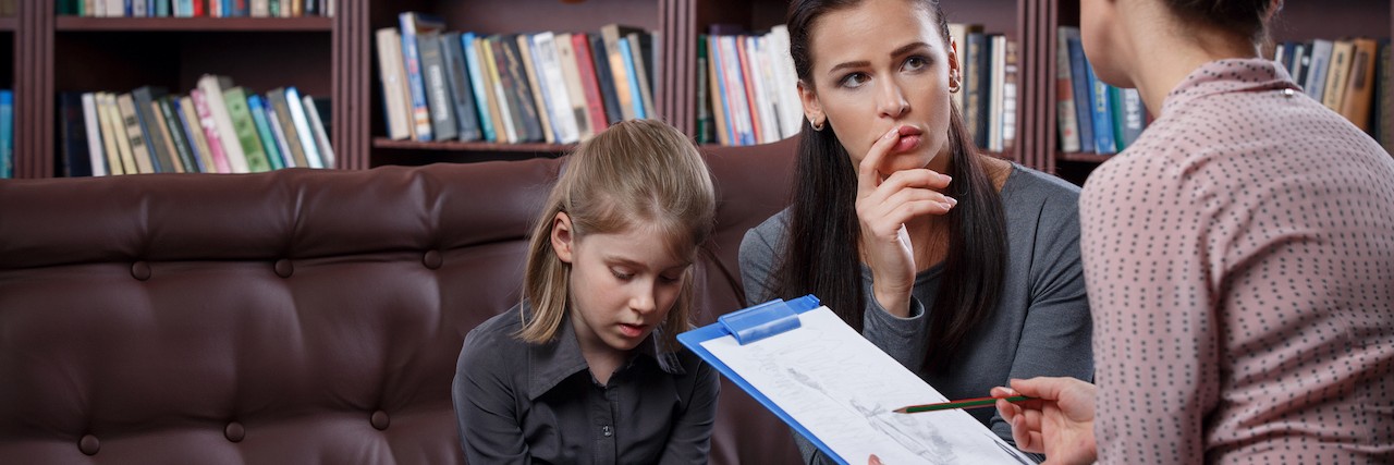 Discussing Your Mental Illness as a Therapist Counseling session with therapist and mom and daughter