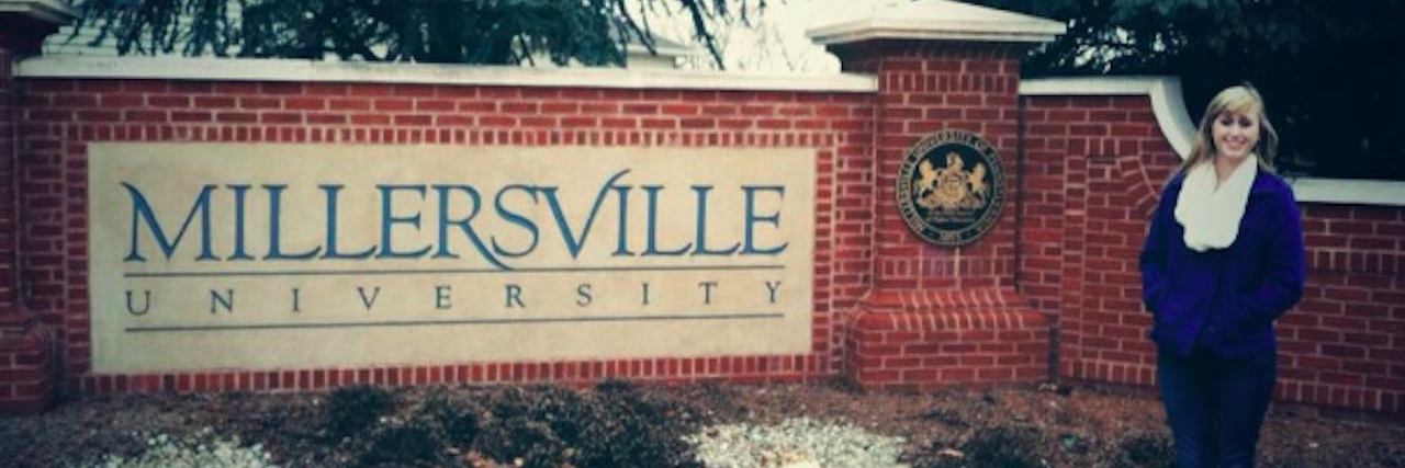 What to Know About College Students With Cystic Fibrosis college student on campus