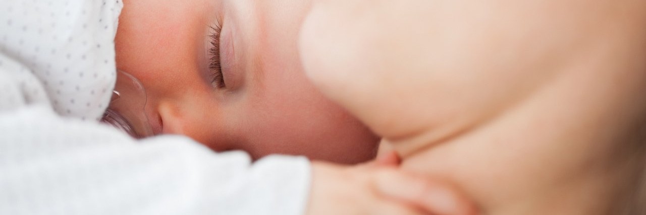 What Moms With Chronic Pain Should Know mother with baby