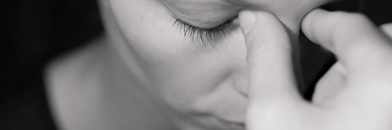 How Migraines Can Affect Mental Health woman with a headache