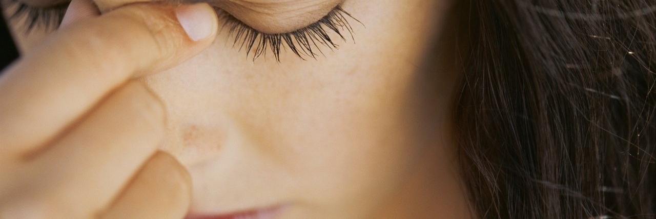 What It Feels Like to Live With Chronic Migraines woman with headache