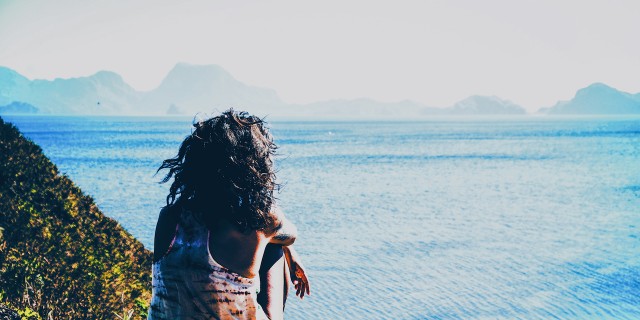 Woman sitting on the edge of the cliffs