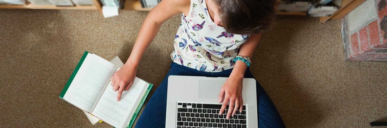 Tips for Attending College When You Have a Chronic Illness college student studying in the library