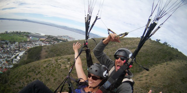 Laura paragliding