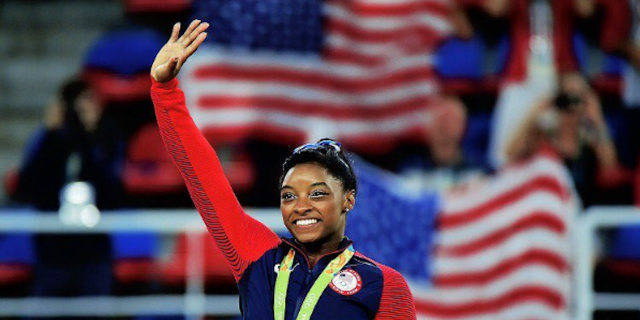 simone biles winning gold