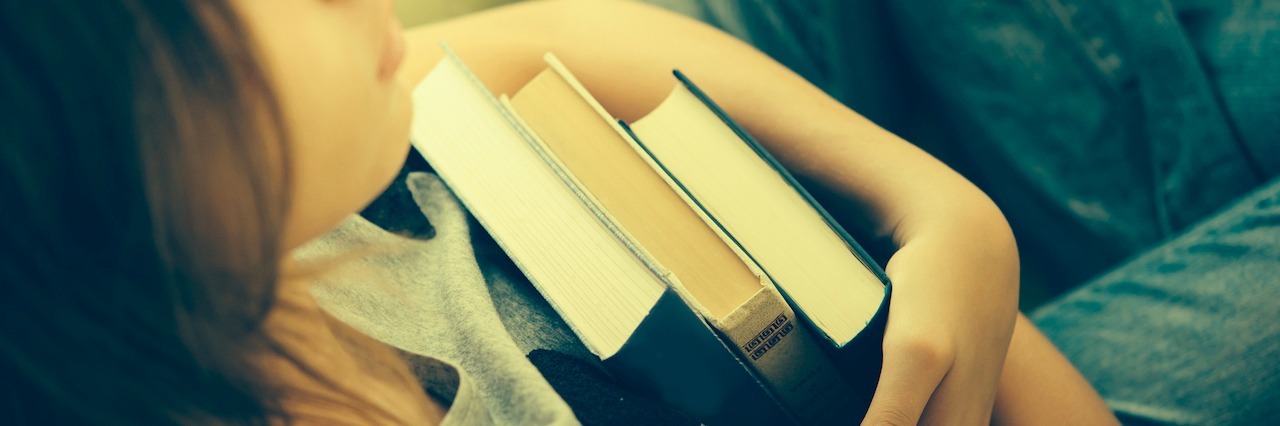 What Having Anorexia the First Week of College Is Like a girl holding her school books