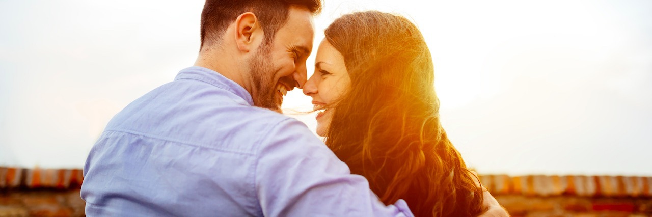 Tips for Dating Someone With Post-Traumatic Stress Disorder couple kissing during sunset