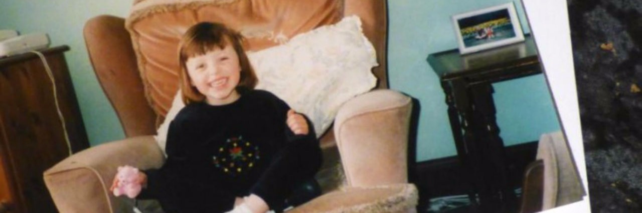 Letter to the Suicidal From Someone Who's Been There and Lost Someone a photo of a young girl with a note that says stay strong