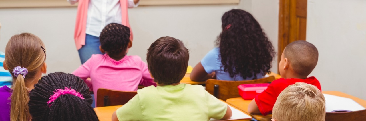 Teacher teaching her classroom of students at the elementary school