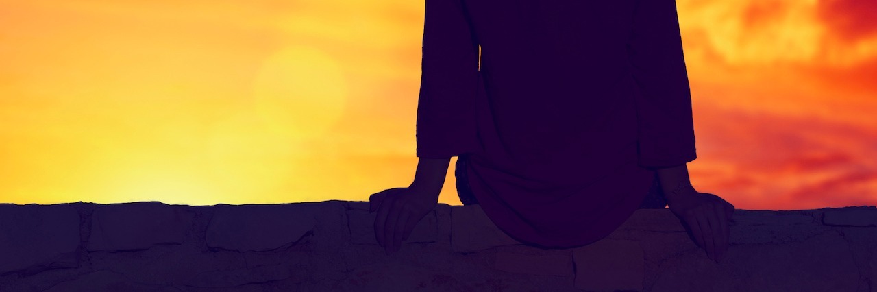 Dealing With Isolation When You Have a Mental Illness girl looking at the sunset