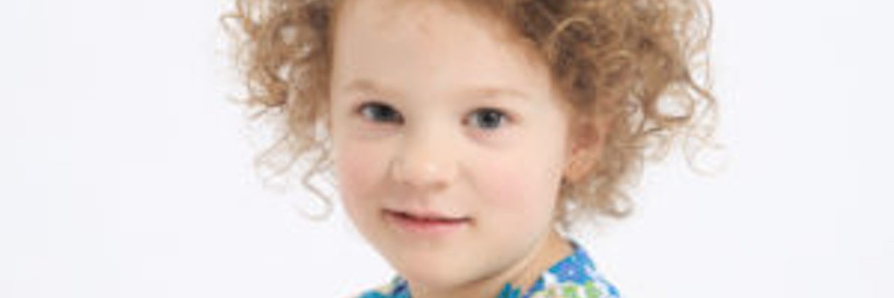 Stephanie Willard Writes to Mom of Girl Who Reminds Her of Her Child little girl with dirty blonde curly hair