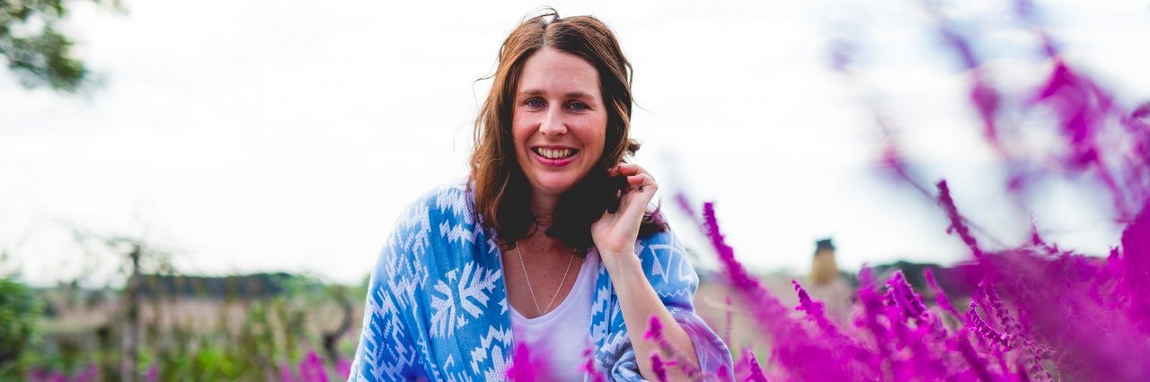 Multiple Sclerosis: Letter to My Younger Self Before I Was Diagnosed woman sitting outdoors