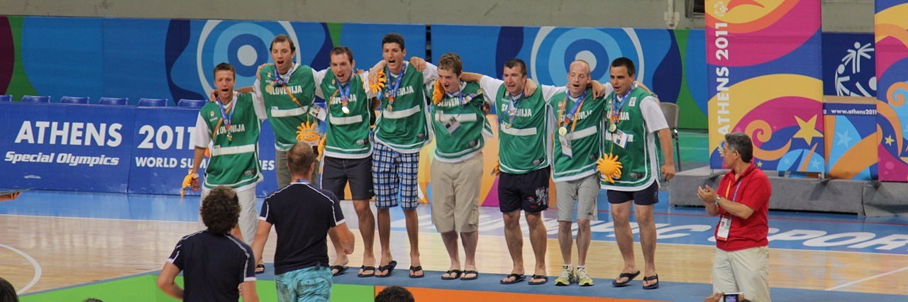 Photo of Slovenian athletes at the Special Olympics wearing their medals.