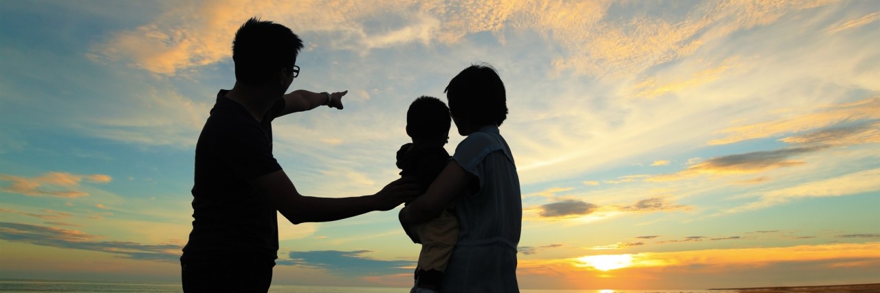 Advice for When Your Partner Is Struggling With Postpartum Depression family at the beach watching the sunset