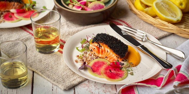 Epicured Offers Low FODMAP, Gluten-free Meal Plans for People With Digestive Disorders Photo of a salmon dish on a dinner table