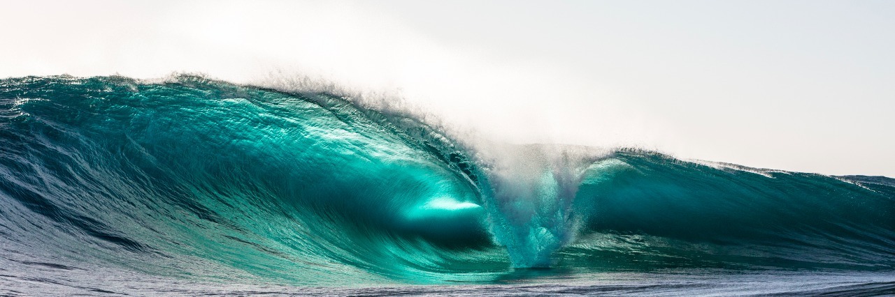 waves crashing in the ocean