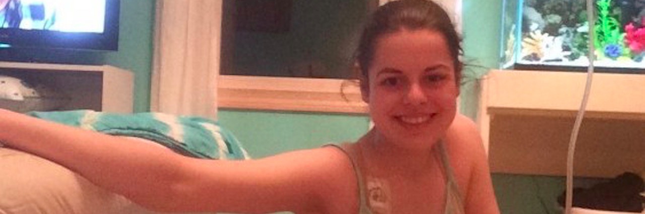 How to Respond When People Say, 'You Look So Good' girl doing splits in living room