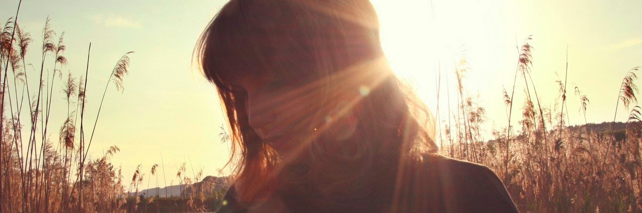 Woman Sees Hope After Her Psoriatic Arthritis Diagnosis woman in the sunshine