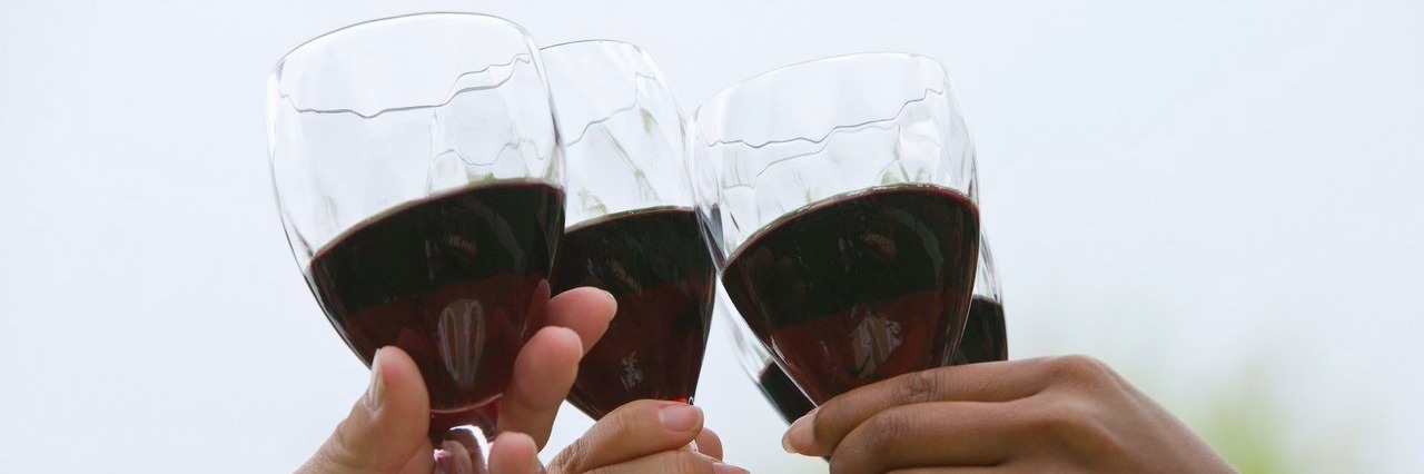 Psoriatic Arthritis: I Don’t Want to Explain Why I Won’t Drink friends with glasses of wine toasting