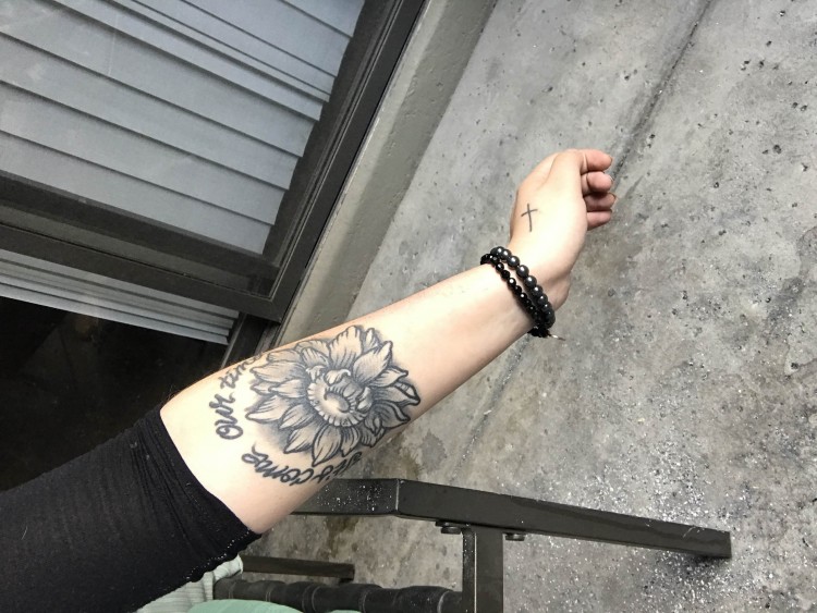 UFO scar tattoo done by Joey at High Seas Tattoo Parlor, Los Angeles,  California : r/tattoos