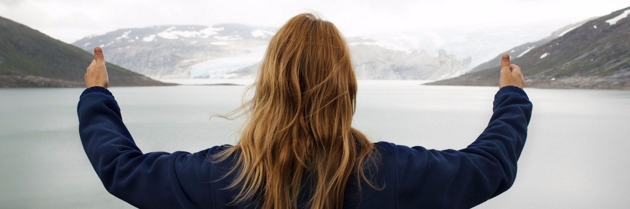 New Year’s Resolutions for People With Chronic Illnesses woman giving a thumb's up outdoors