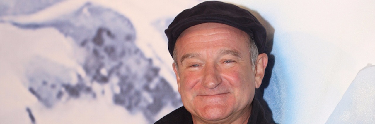 Robin Williams Comforts Woman at LAX After Husband's Suicide robin williams
