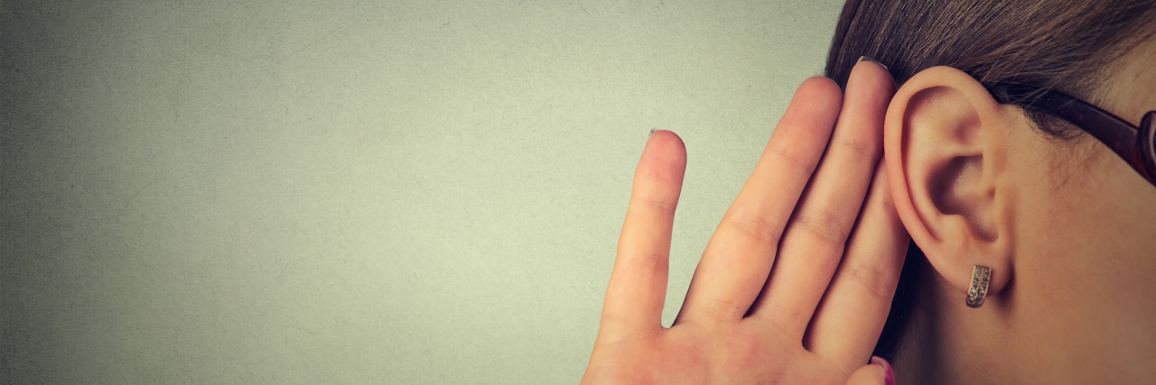 How to Be a Good Listener to a Friend With Mental Illness person listening