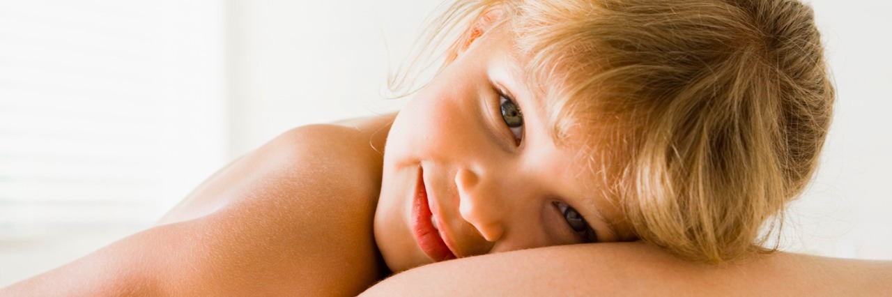 A Mother's Letter to Her Daughter About Body Image and Self-Worth Girl touching mom's stomach