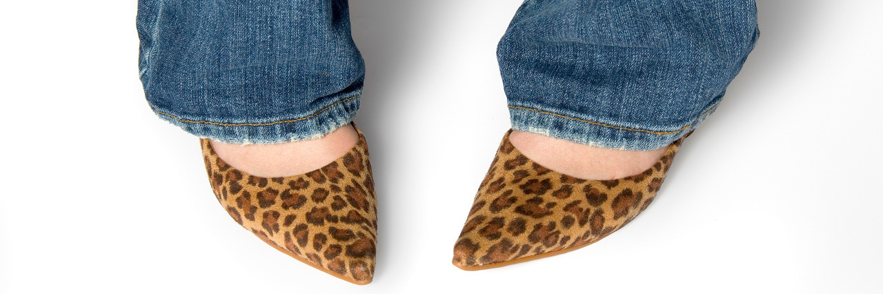 Pigeon-toed feet in leopard skin shoes.