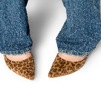 Pigeon-toed feet in leopard skin shoes.