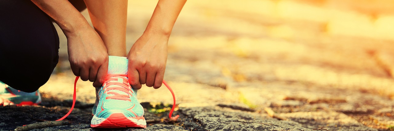 What Happens When a Traumatic Brain Injury Leads to Mental Illness A female runner lacing her shoes