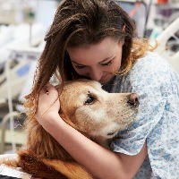 girl with therapy dog