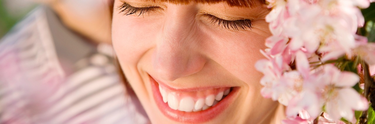 Bipolar Disorder: Experiencing a Mixed State in the Springtime A woman with flowers surrounding her