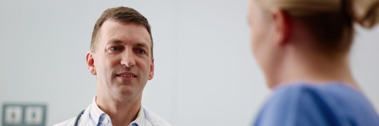 Doctor Mistakenly Believes Type 1 Diabetes Has Been Cured female nurse talking to male doctor at the hospital