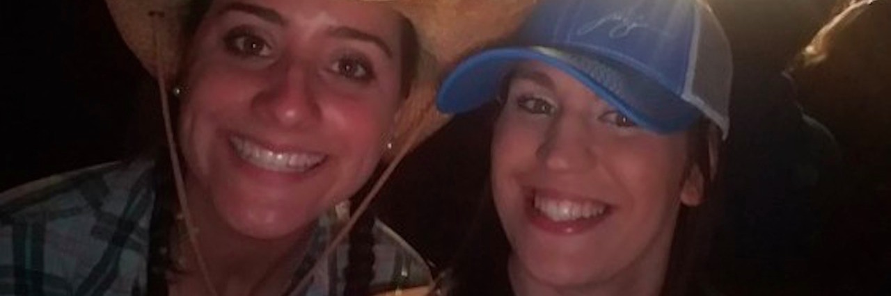 How the Men of Country Music Help Me With Erthromelalgia two women wearing hats at a concert