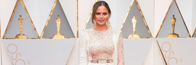 Chrissy Teigen Writes Glamour Essay On Postpartum Depression The