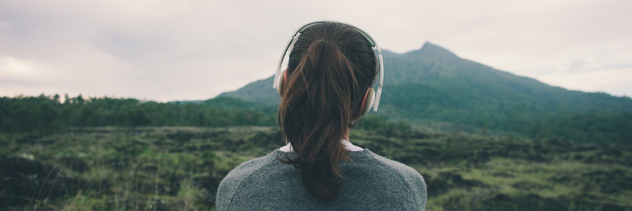 Songs With Lyrics That People With Depression Can Relate To A woman listening to music